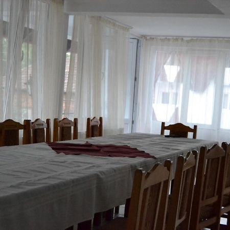 Pensiunea Iuliana Capatineni-Ungureni Luaran gambar